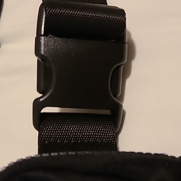 Everywhere Belt Bag Black Lululemon Adjustable Zippers Crossbody Waist - Picture 6 of 12